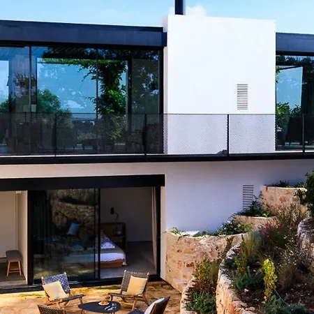 Fogliarella Sleeps 8